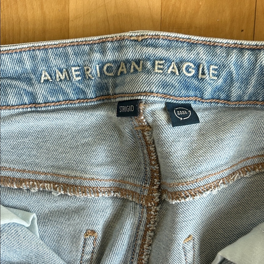 American Eagle Strigid Mom Denim Jeans - Picture 2 of 6